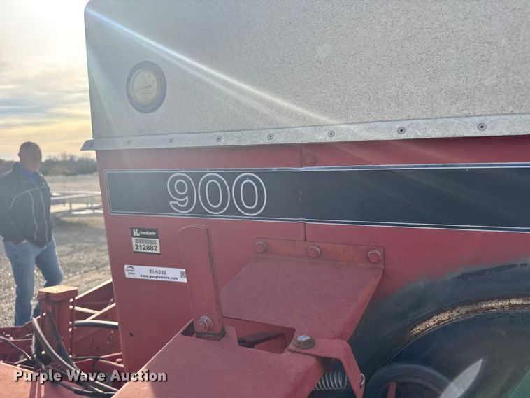 image for item EU6333 International 900 Cyclo Air planter