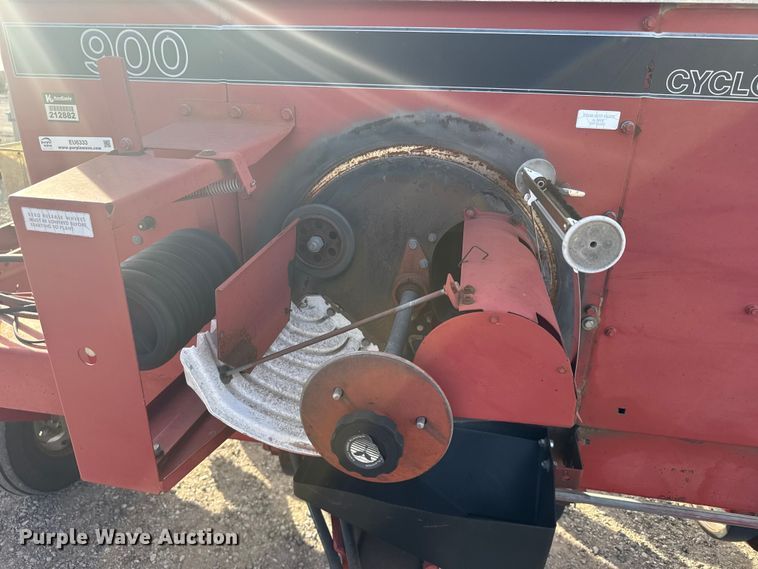 image for item EU6333 International 900 Cyclo Air planter