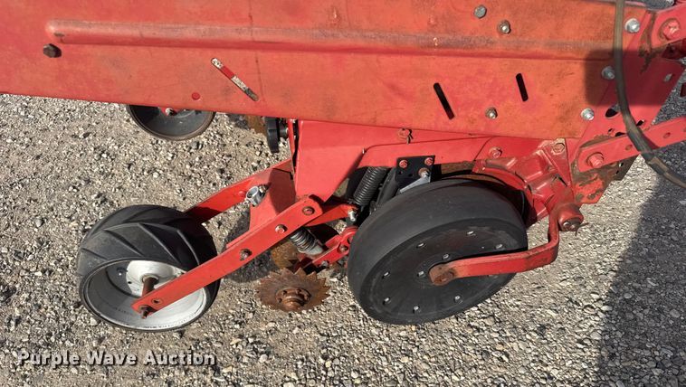 image for item EU6333 International 900 Cyclo Air planter