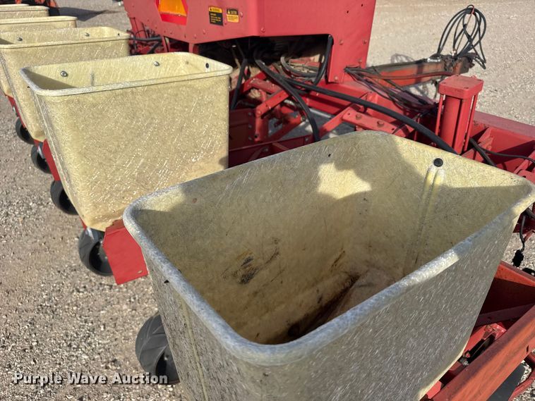 image for item EU6333 International 900 Cyclo Air planter