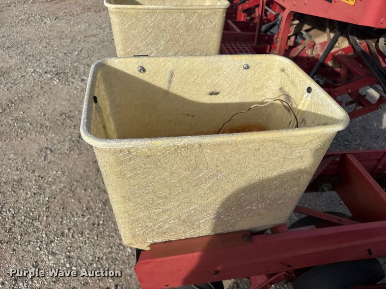 image for item EU6333 International 900 Cyclo Air planter