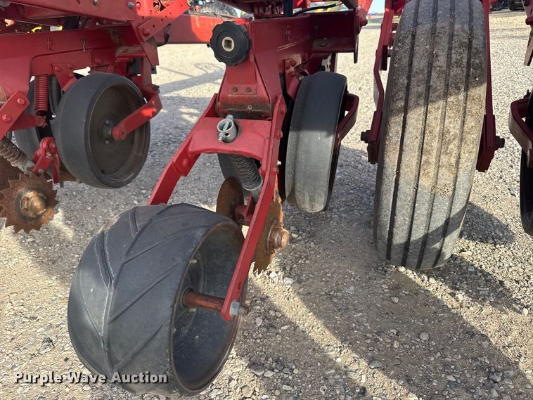 image for item EU6333 International 900 Cyclo Air planter