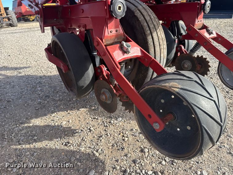 image for item EU6333 International 900 Cyclo Air planter