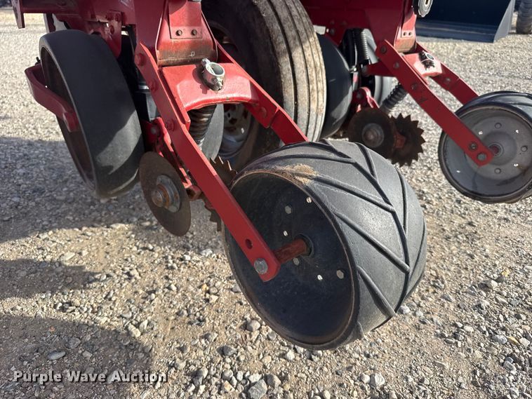 image for item EU6333 International 900 Cyclo Air planter