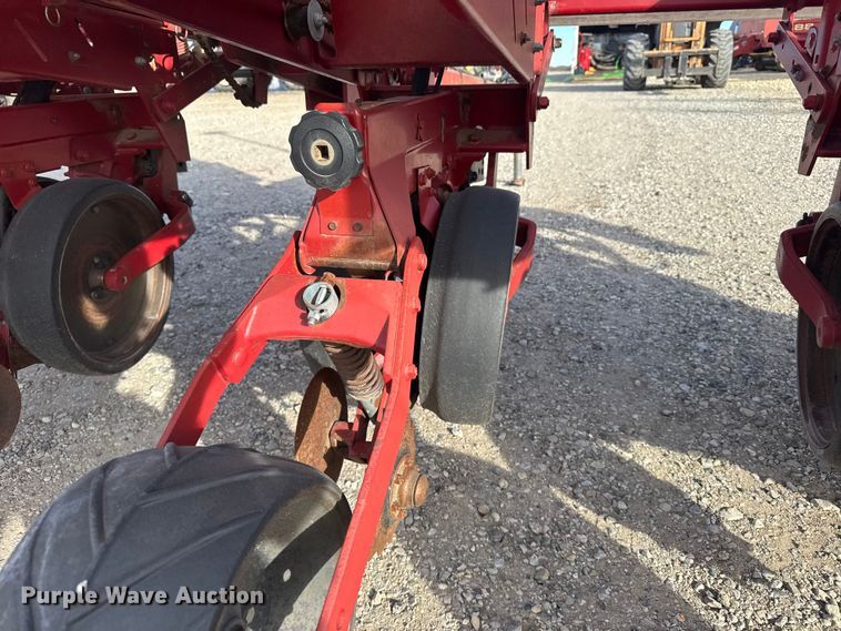 image for item EU6333 International 900 Cyclo Air planter