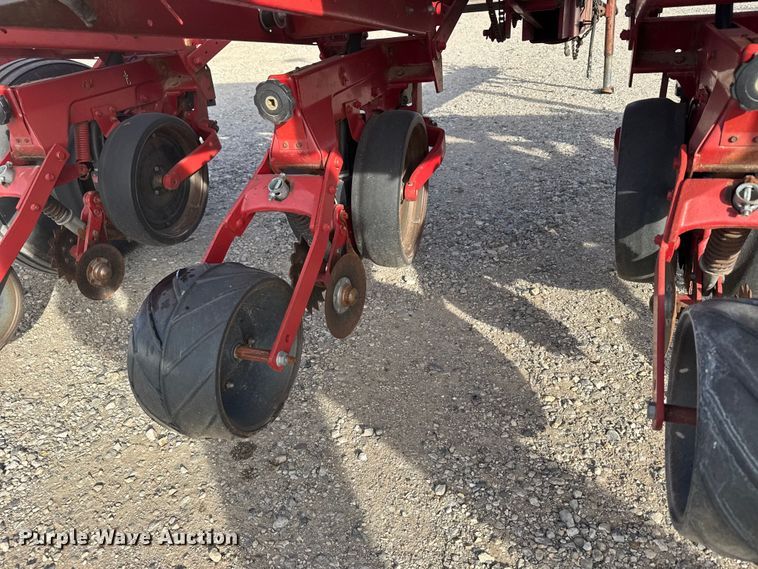 image for item EU6333 International 900 Cyclo Air planter