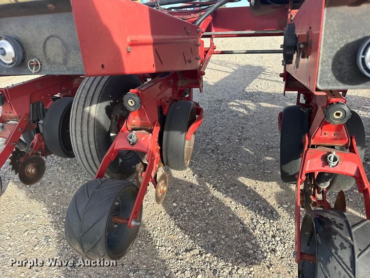 image for item EU6333 International 900 Cyclo Air planter