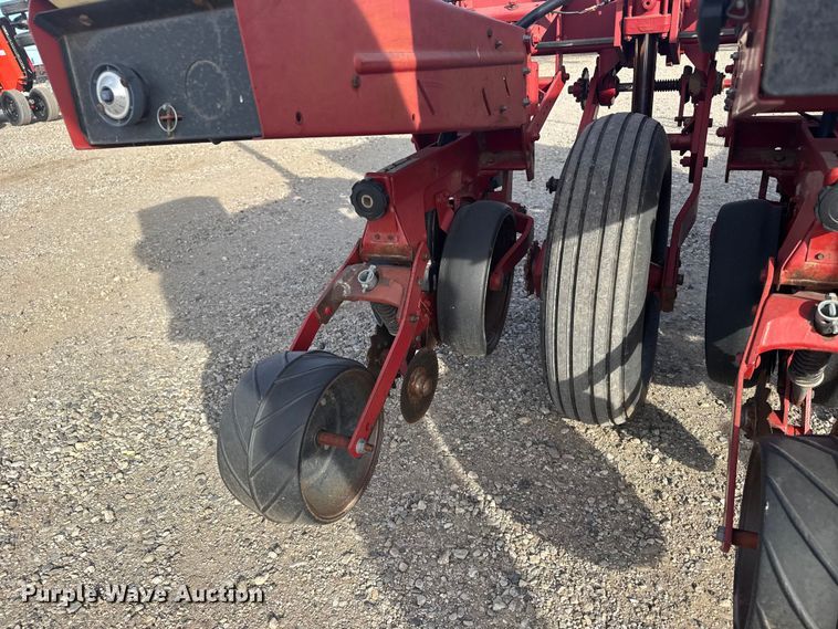 image for item EU6333 International 900 Cyclo Air planter