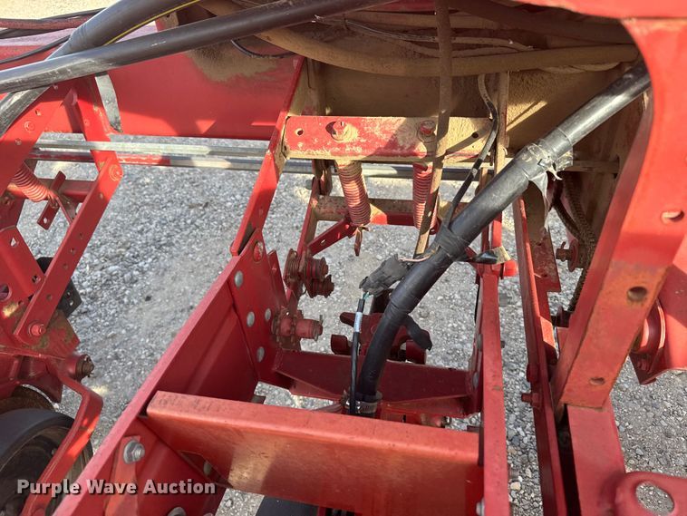 image for item EU6333 International 900 Cyclo Air planter