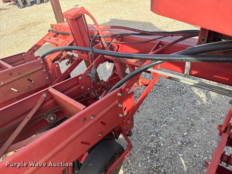 image for item EU6333 International 900 Cyclo Air planter