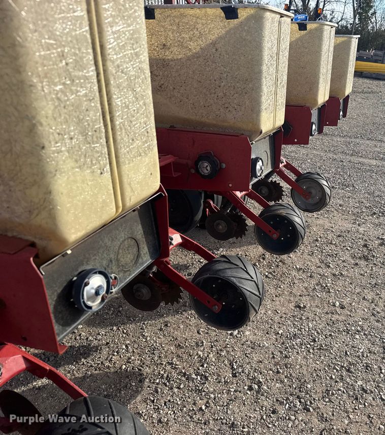 image for item EU6333 International 900 Cyclo Air planter