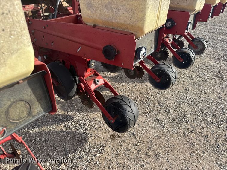 image for item EU6333 International 900 Cyclo Air planter