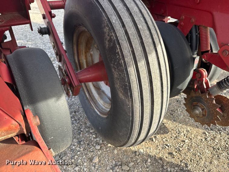 image for item EU6333 International 900 Cyclo Air planter