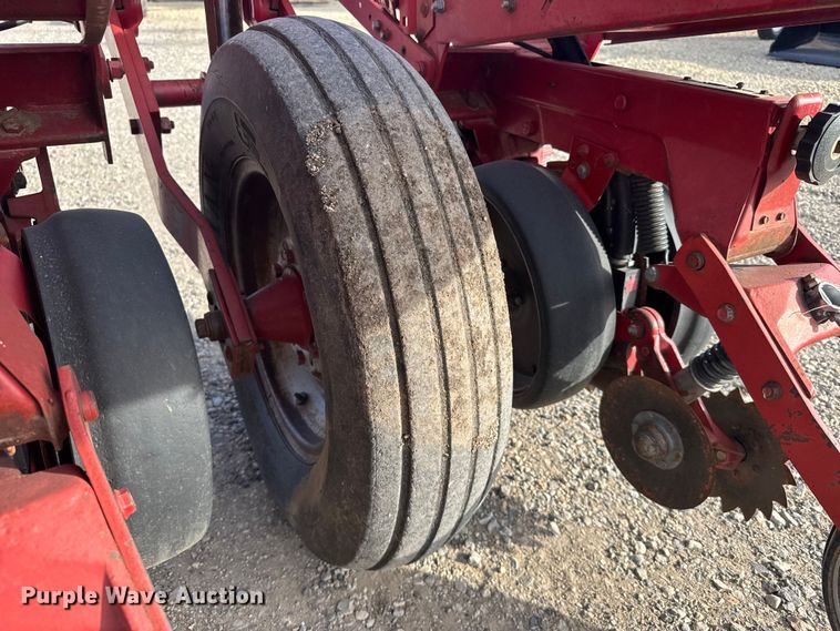 image for item EU6333 International 900 Cyclo Air planter