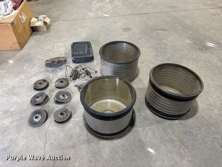 image for item EU6333 International 900 Cyclo Air planter