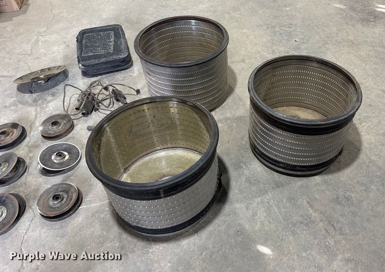 image for item EU6333 International 900 Cyclo Air planter