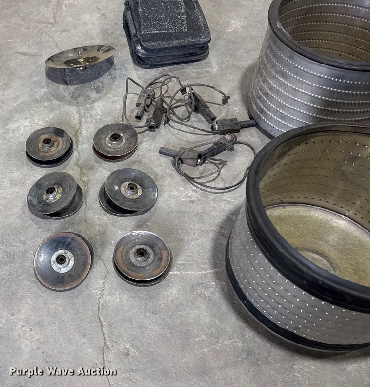 image for item EU6333 International 900 Cyclo Air planter