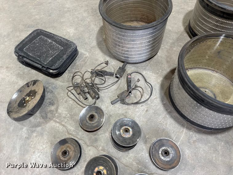 image for item EU6333 International 900 Cyclo Air planter