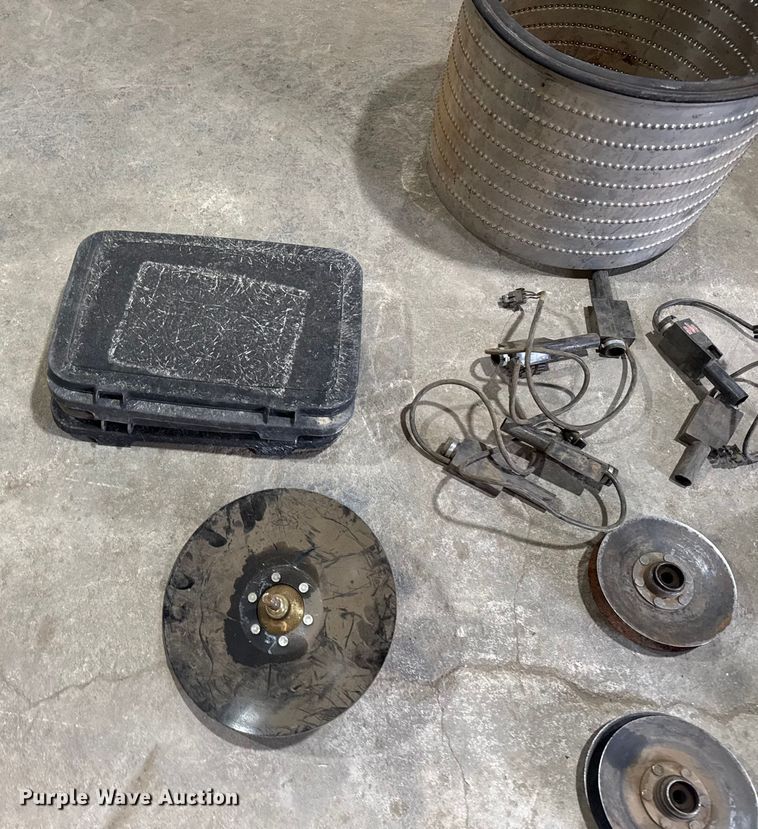 image for item EU6333 International 900 Cyclo Air planter