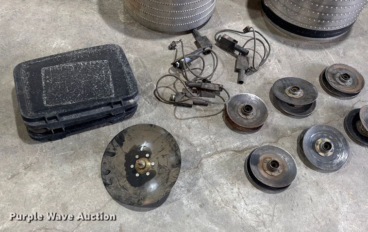 image for item EU6333 International 900 Cyclo Air planter