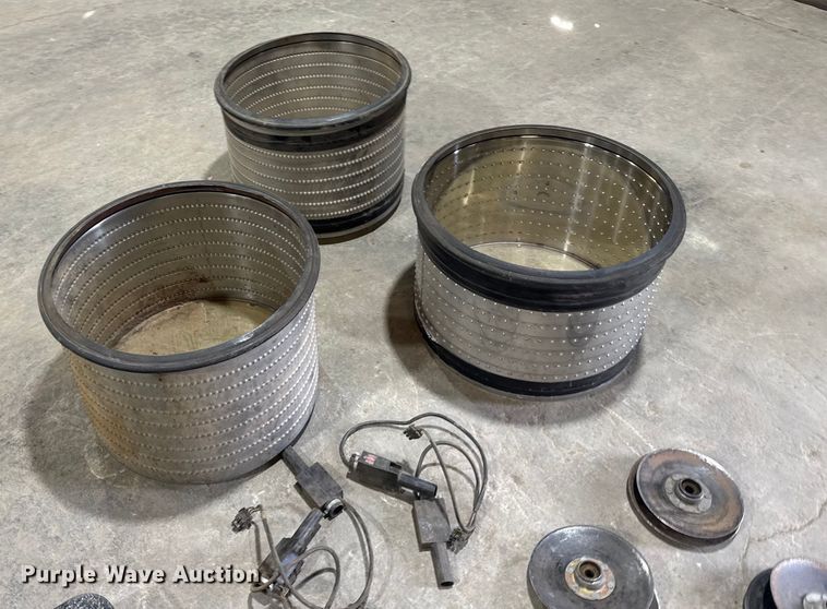 image for item EU6333 International 900 Cyclo Air planter