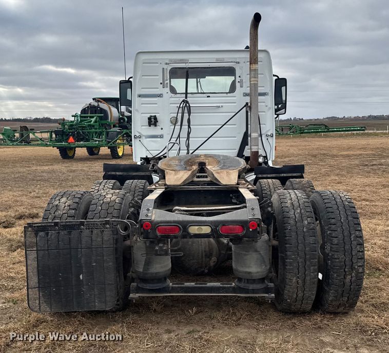 image for item EU6361 2006 Volvo VNL semi truck