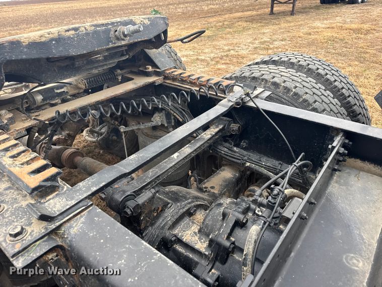 image for item EU6361 2006 Volvo VNL semi truck