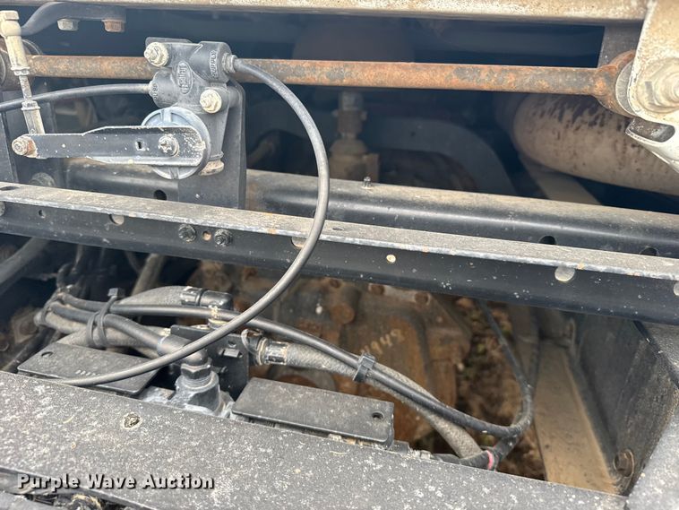 image for item EU6361 2006 Volvo VNL semi truck