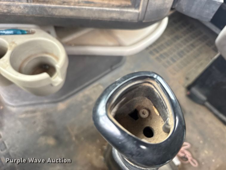 image for item EU6361 2006 Volvo VNL semi truck