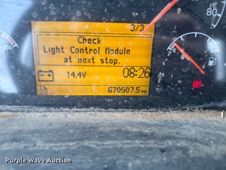 image for item EU6361 2006 Volvo VNL semi truck