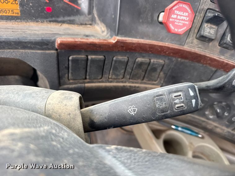 image for item EU6361 2006 Volvo VNL semi truck