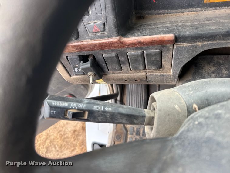 image for item EU6361 2006 Volvo VNL semi truck