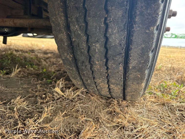 image for item EU6361 2006 Volvo VNL semi truck