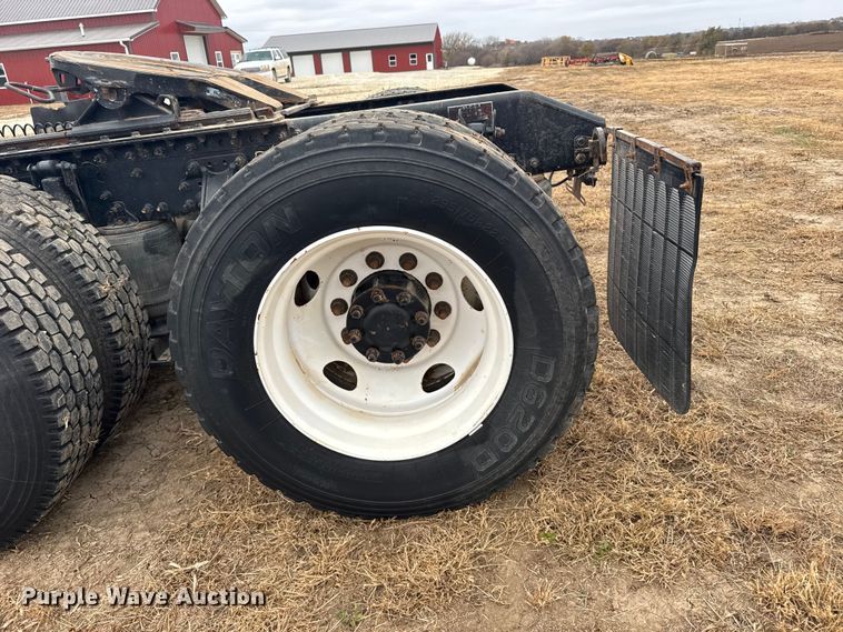 image for item EU6361 2006 Volvo VNL semi truck