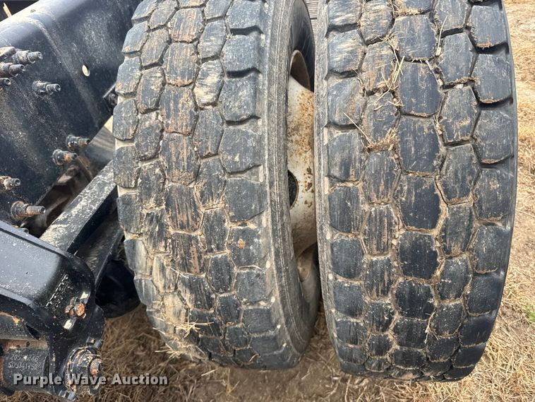 image for item EU6361 2006 Volvo VNL semi truck