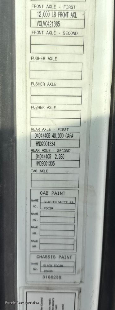 image for item EU6361 2006 Volvo VNL semi truck