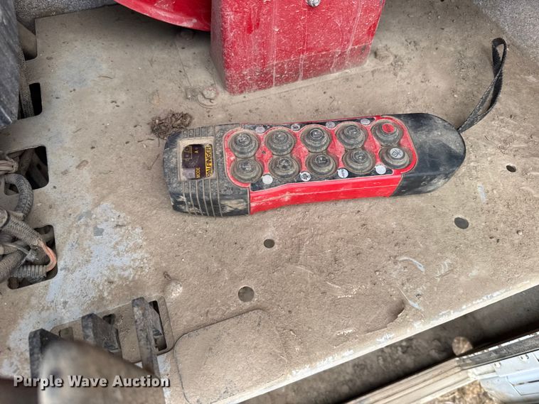 image for item EU6363 2015 Ford F750 Super Duty Crew Cab utility / service truck