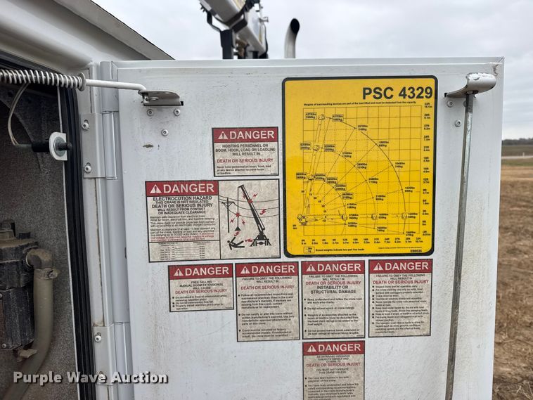 image for item EU6363 2015 Ford F750 Super Duty Crew Cab utility / service truck