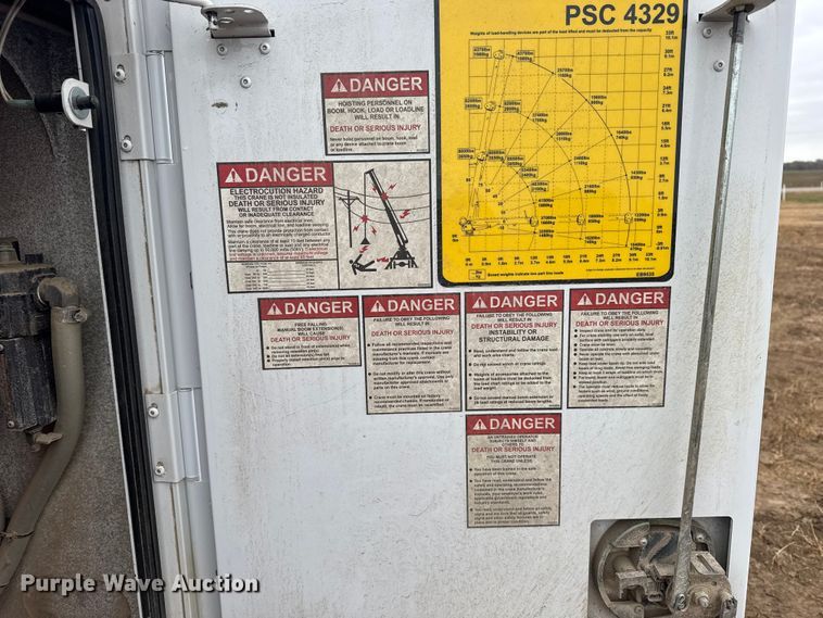 image for item EU6363 2015 Ford F750 Super Duty Crew Cab utility / service truck