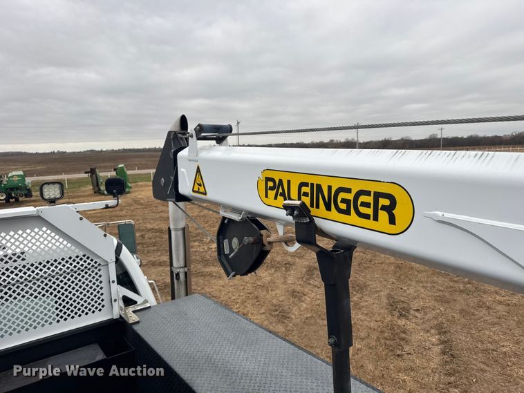 image for item EU6363 2015 Ford F750 Super Duty Crew Cab utility / service truck