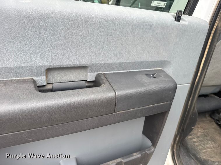 image for item EU6363 2015 Ford F750 Super Duty Crew Cab utility / service truck