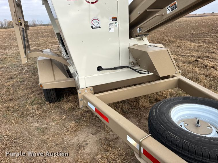 image for item EU6365 2023 Unverferth Seedrunner 2755 seed tender