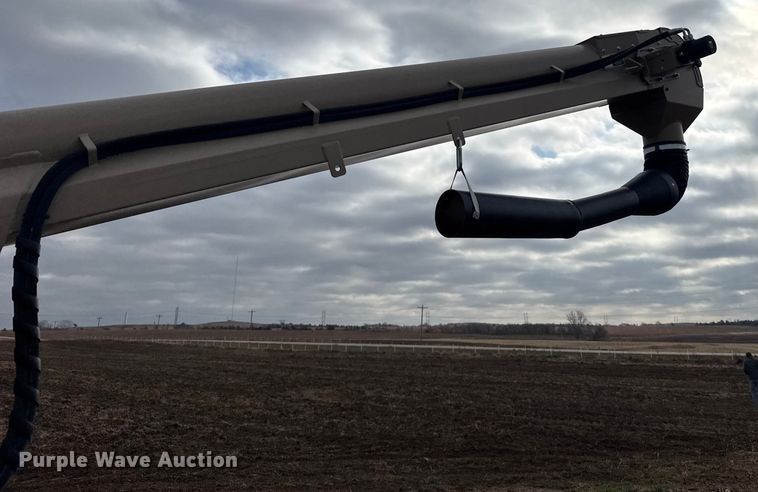 image for item EU6365 2023 Unverferth Seedrunner 2755 seed tender