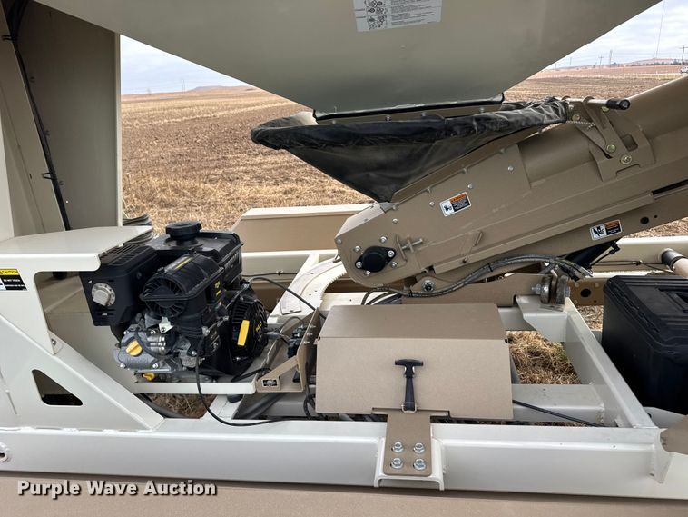 image for item EU6365 2023 Unverferth Seedrunner 2755 seed tender