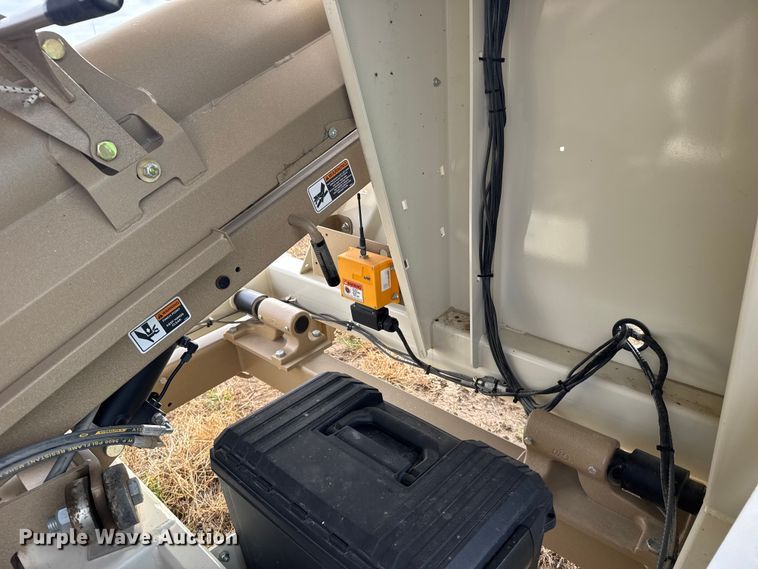 image for item EU6365 2023 Unverferth Seedrunner 2755 seed tender