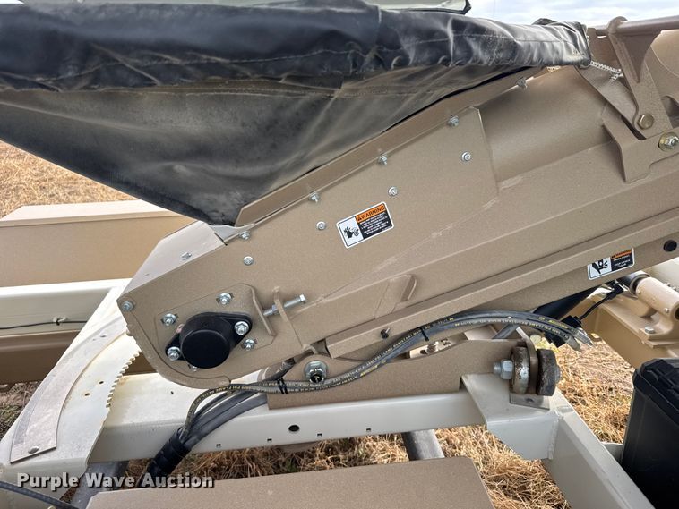 image for item EU6365 2023 Unverferth Seedrunner 2755 seed tender