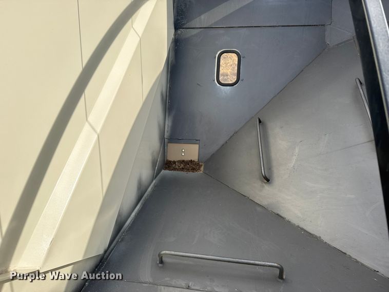 image for item EU6365 2023 Unverferth Seedrunner 2755 seed tender