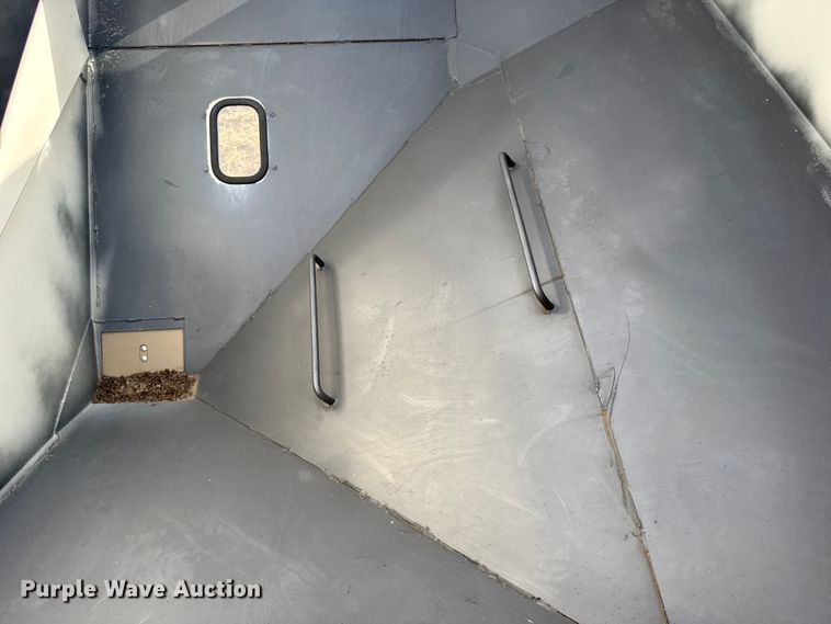 image for item EU6365 2023 Unverferth Seedrunner 2755 seed tender