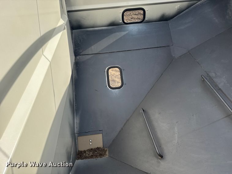 image for item EU6365 2023 Unverferth Seedrunner 2755 seed tender