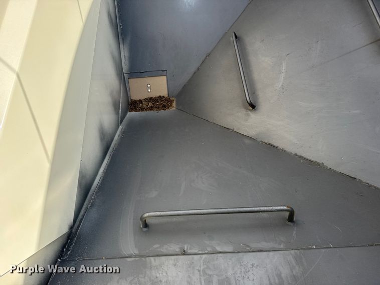 image for item EU6365 2023 Unverferth Seedrunner 2755 seed tender